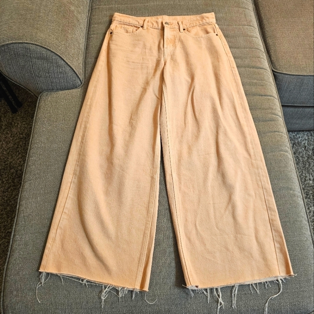 Old Navy Peach Salmon Mid-Rise Baggy Wide Rise Casual Raw Hem Jeans Size 4